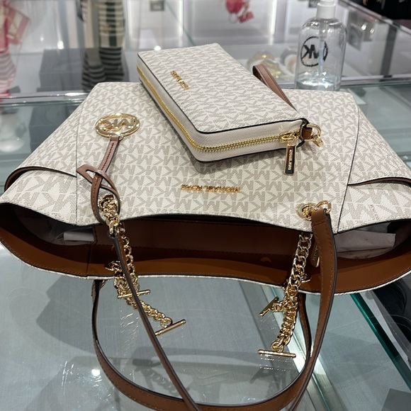 MICHAEL KORS 
Jet Set Large Signature Shoulder Bag & JST Lg CONTINENTAL wallet - Picture 6 of 16